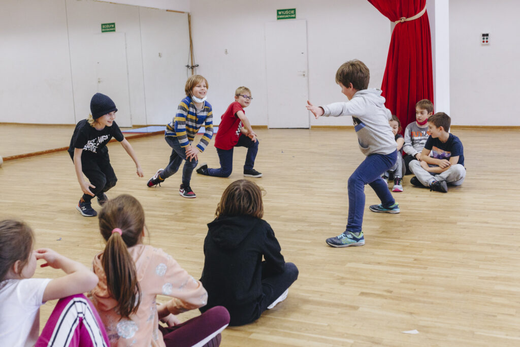 Zabawa podczas zajęć breakdance dla dzieci